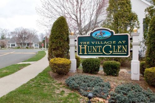 3 Hunters Rdg, Granby, CT 06035-2635