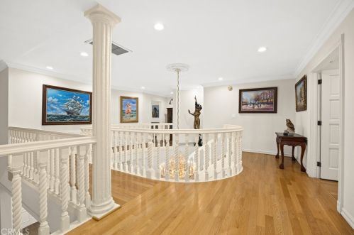 1468 Hillside Dr, Glendale CA  91208-2417 exterior