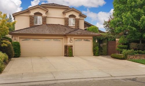 157 Mokelumne River Dr, Lodi, CA 95240-7615