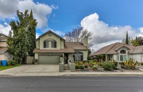 1120 Meadowlark Dr, Vacaville, CA 95687-7211