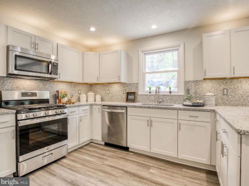 2324 Chestnut Hill Rd, Harpers Ferry WV  25425-5140 exterior