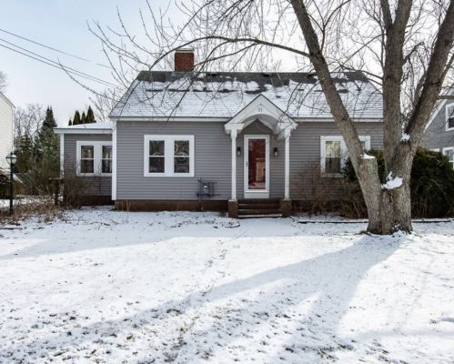 21 Railroad Ave, Rochester, NH 03839-5226