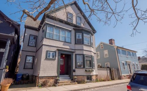 21 Mount Vernon St, Middletown, RI 02840-2955