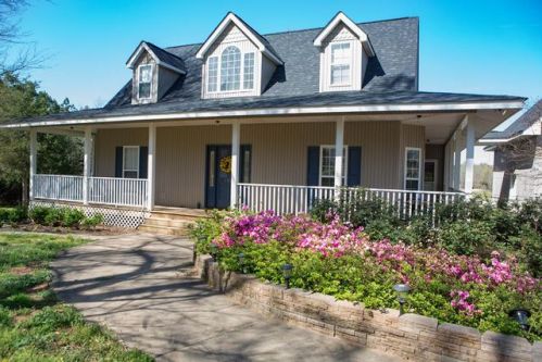 102 Cornerstone Dr, Greenwood, SC 29649-7926