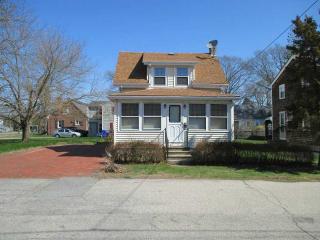 40 Spring St, East Providence, RI 02915-2133