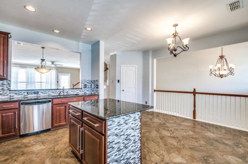 1558 Biltmore Ln, Irving TX  75063-3503 exterior