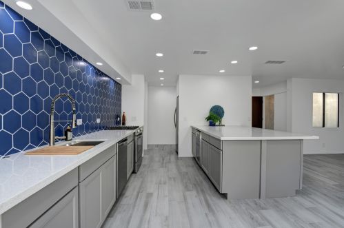 435 Village Sq, Palm Springs, CA 92262-7504