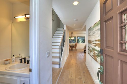 2084 Cliff Dr, Santa Barbara, CA 93109-1568