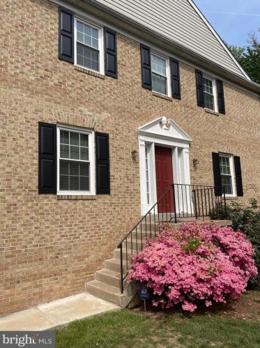 7932 Gunston Woods Pl, Lorton, VA 22079-2330