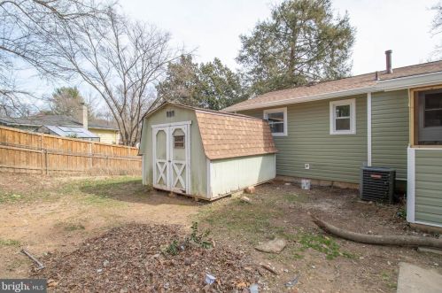 7834 Brompton St, Springfield VA  22152-1956 exterior