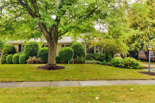 36458 Beverly Ave, Gurnee, IL 60031-1304