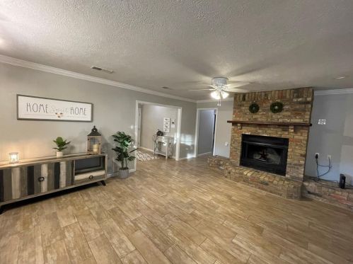 527 Tallow Dr, Conroe TX  77385-9537 exterior