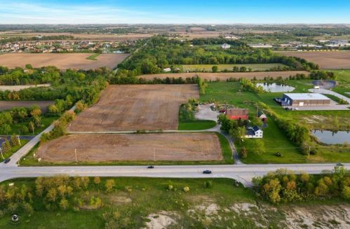 8907 Laraway Rd, Frankfort, IL 60423-7775