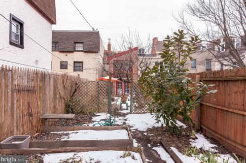 806 Front St, Philadelphia PA 19106-3019 exterior