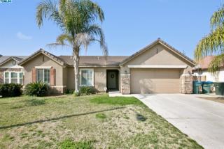 1733 Casablanca St, Visalia, CA 93292-4477