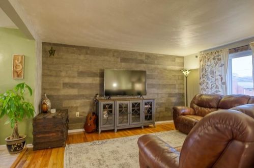 257 Hill Rd, Noblestown, PA 15071-3003