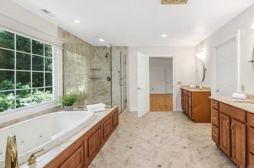 5 Christopher Ln, Norwalk CT  06851-3325 exterior