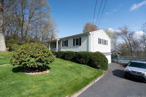 23 Green Hills Cir, Waterbury, CT 06708-2114