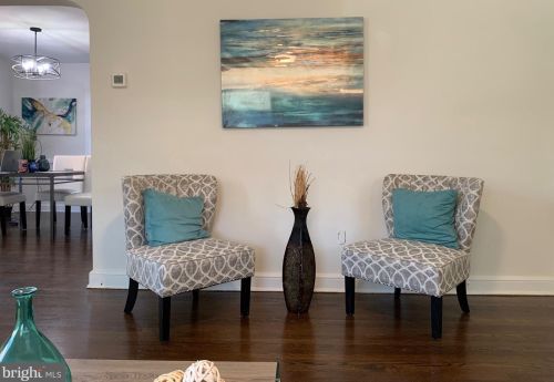 9407 Colesville Rd, Silver Spring MD 20901-4819 exterior