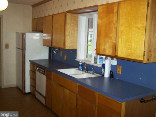 820 Riv Rd, Trenton NJ 08628-2611 exterior