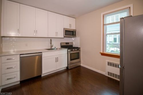 18 The Cres, Montclair, NJ 07042-2638