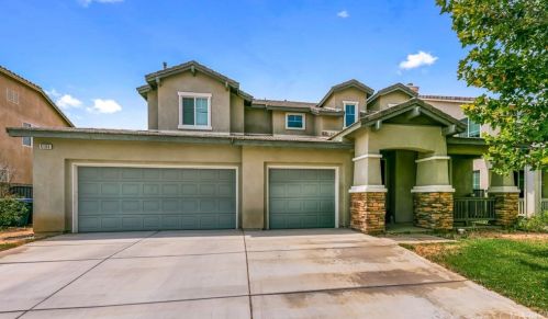 6106 Oak Fence Ln, Lancaster, CA 93536-1786