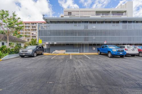 1605 Pensacola St, Honolulu HI  96822-2687 exterior