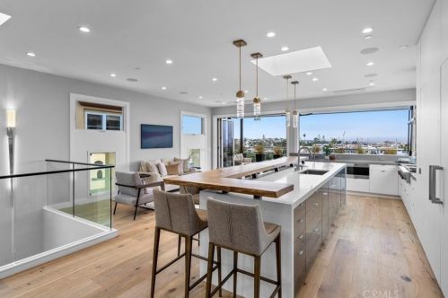 441 26th St, Manhattan Beach, CA 90266-2110