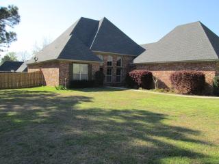 101 Monteray Dr, Vicksburg, MS 39183-6925
