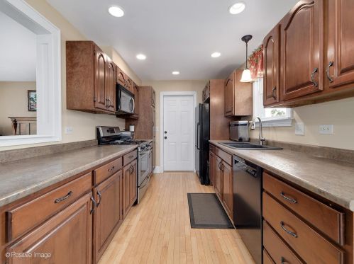 452 Cochise Ct, Carol Stream IL  60188-1515 exterior