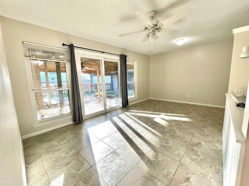 307 Whitecap Dr, Taylor Lake Village TX  77586-5814 exterior