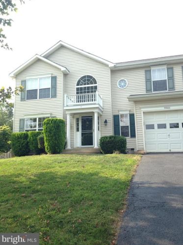 35500 Sassafras Dr, Round Hill, VA 20141-2564