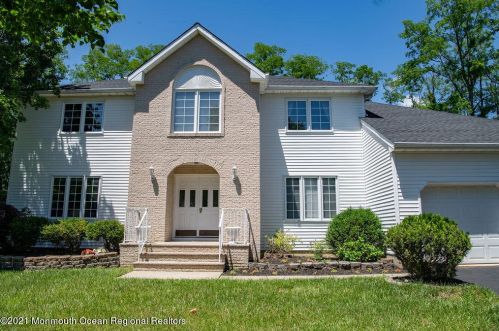 22 Lotus Ct, Tinton Falls NJ  07712-7200 exterior