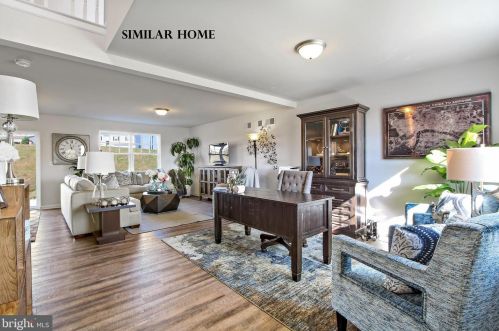 250 Farm House Ln, York, PA 17408-6245