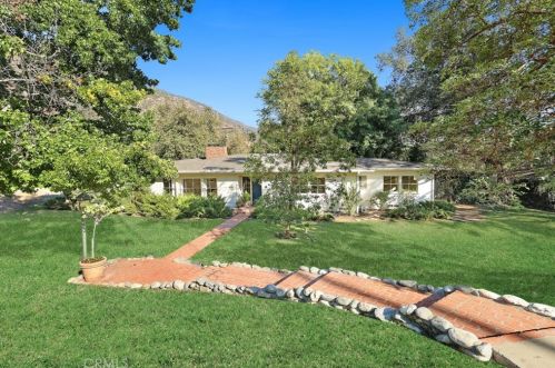 2222 Mendocino Ln, Altadena, CA 91001-2845