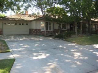 1624 Goshen Ave, Fresno, CA 93720-2756
