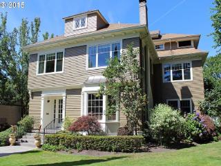 2517 Hamblet St, Portland, OR 97212-1562