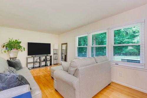 6896 Lockridge Dr, Atlanta GA  30360-1515 exterior