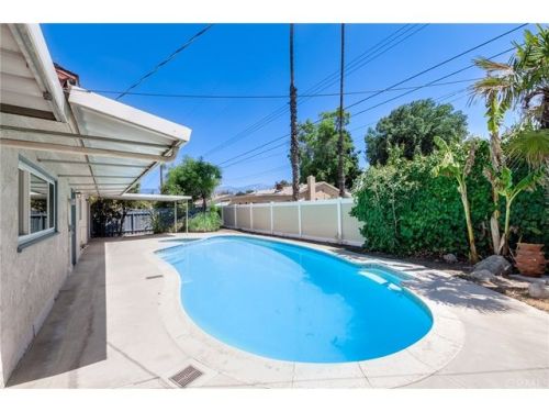 612 Falcon Ln, Redlands, CA 92374-4106