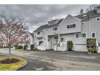 31 Country Pl, Huntington, CT 06484-3862