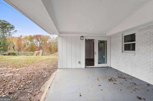 2950 Heather Dr, Atlanta GA  30344-1944 exterior