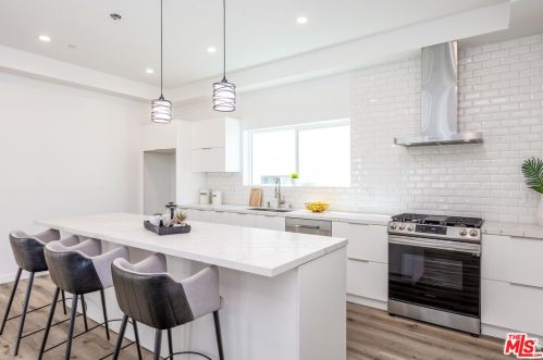 5653 Hazeltine Ave, Van Nuys, CA 91401-4721