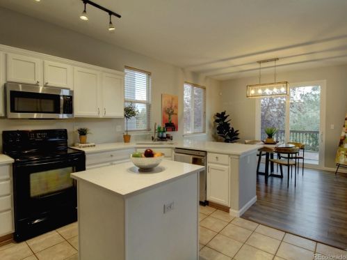 18099 Orchard Pl, Aurora CO  80016-1197 exterior