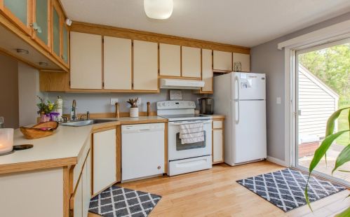 935 Fox Hollow Dr, Hudson NH  03051-4888 exterior