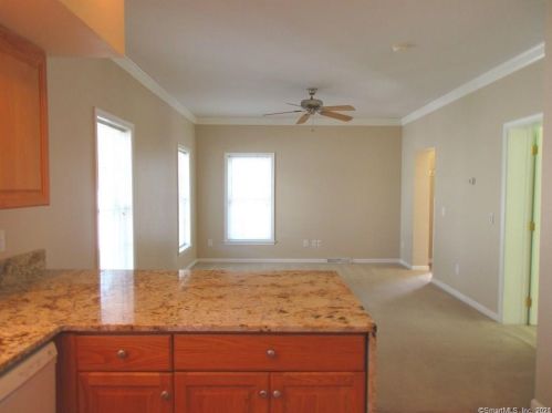 33 Crescent Ave, Niantic CT  06357-3033 exterior