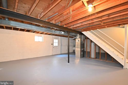 6153 Roxbury Ave, Springfield VA  22152-1625 exterior