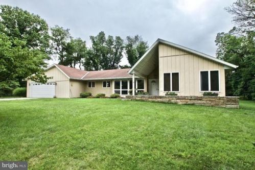 1810 Idylwyld Rd, York, PA 17406-5615