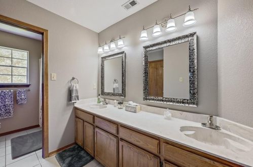 3918 Caney Crk Rd, Austin TX  78732-2216 exterior