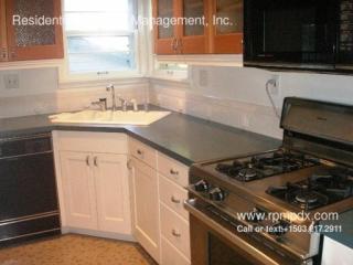 616 Moss St, Portland OR  97219-4476 exterior