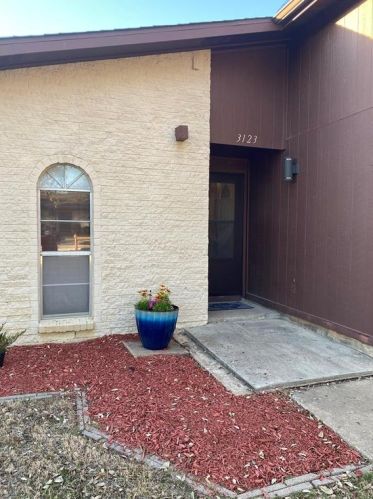 3123 Oak Hill Rd, Carrollton, TX 75007-3543